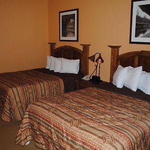Deluxe Queen Suite